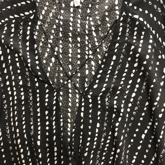 Silence + Noise black and white cross front top - Picture 3 of 5